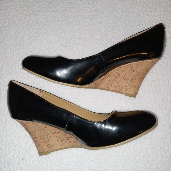 Rialto Like New Never Worn Black Patent Celina Cork Wedge Shoe size 10M - Picture 4 of 8